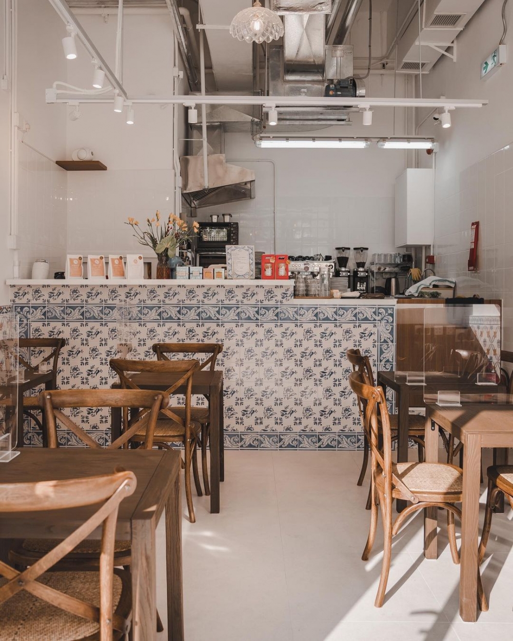 沿用異國的文化風格,運用葡萄牙花磚的獨特美學。