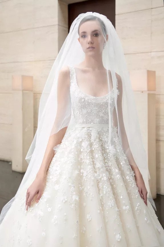 另一套則是Elie Saab則是Bridal Spring 2022的款式。