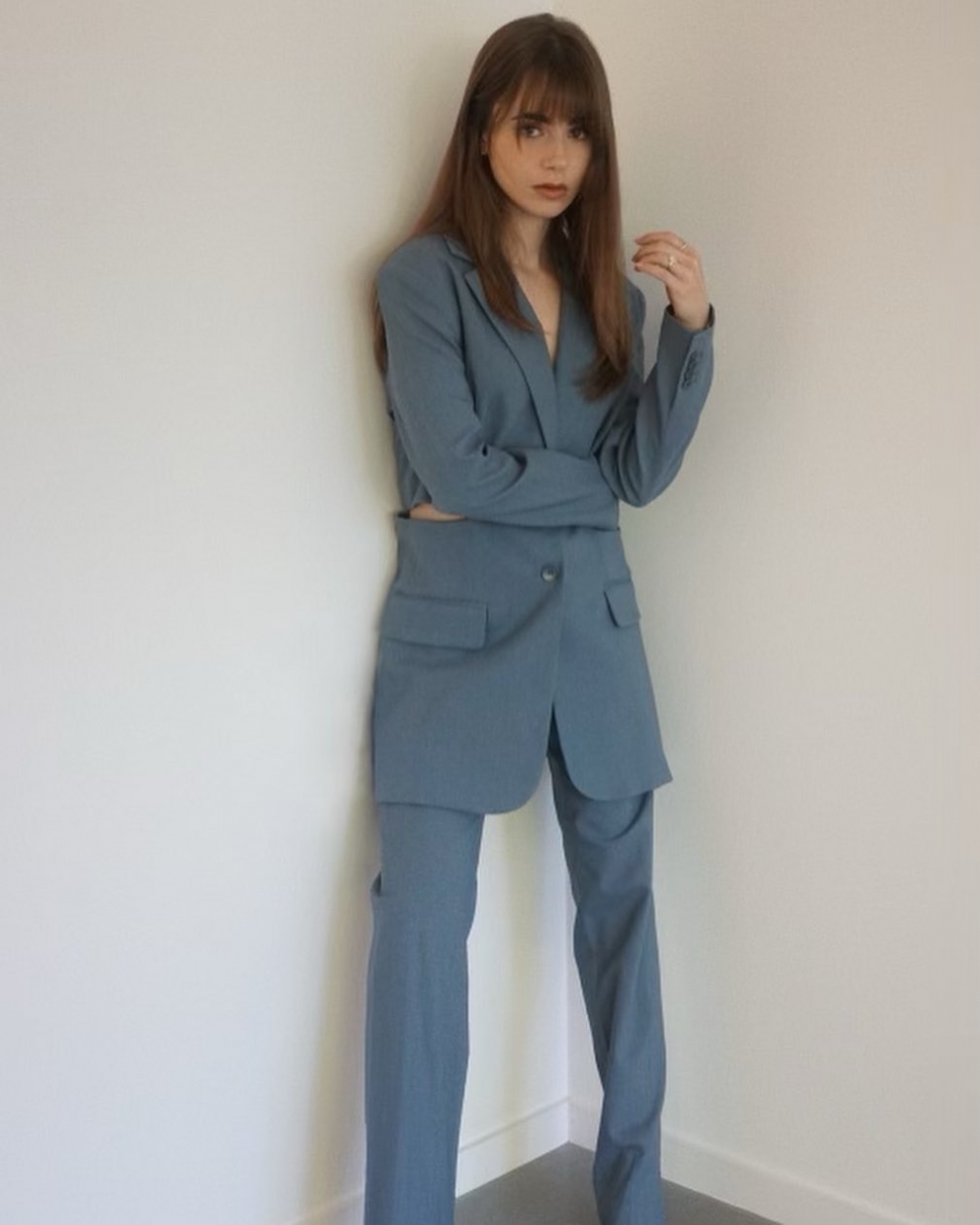 選擇特殊剪裁的西裝外套讓你更加搶眼。