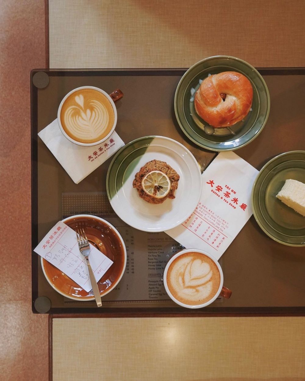 邊享用韻味獨特的咖啡,再配上甜甜膩膩的點心。