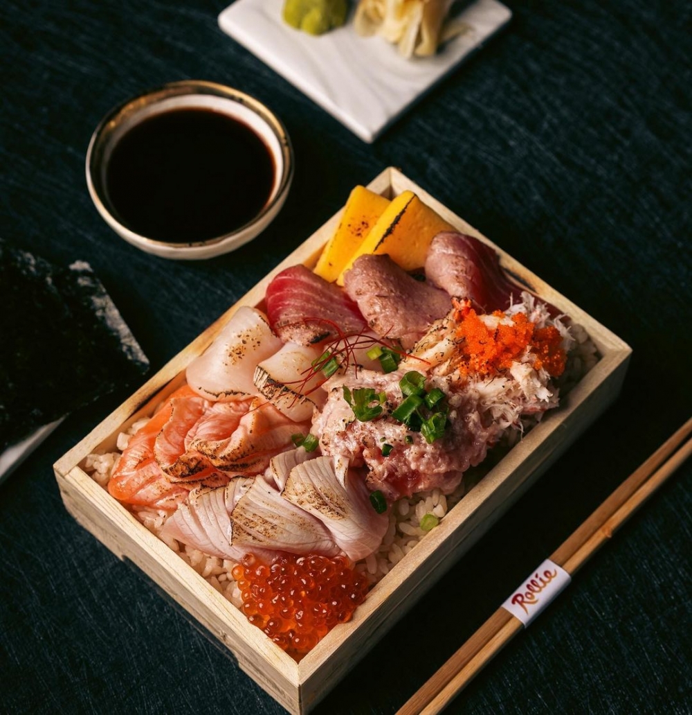 提供外送的服務,以便當餐盒為主要販售項目。