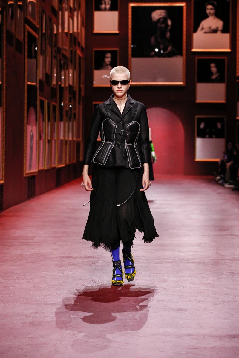 全新技術重新演繹經典Bar Jacket。