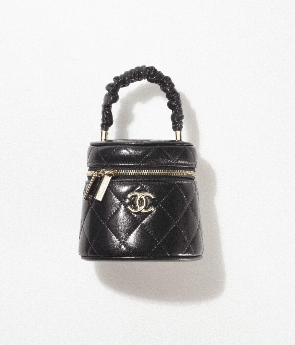 CHANEL Vanity Case擁有立體的梯形形狀。