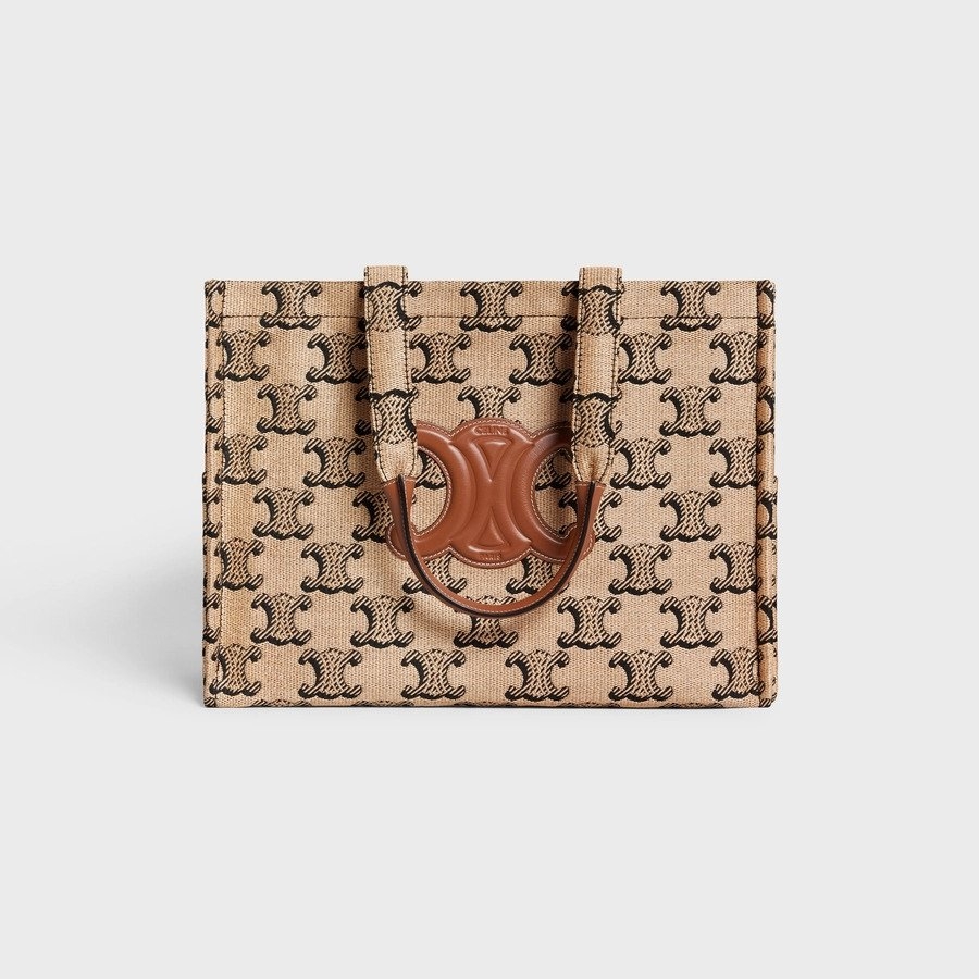 CELINE Large Cabas Thais擄獲年輕人的心。