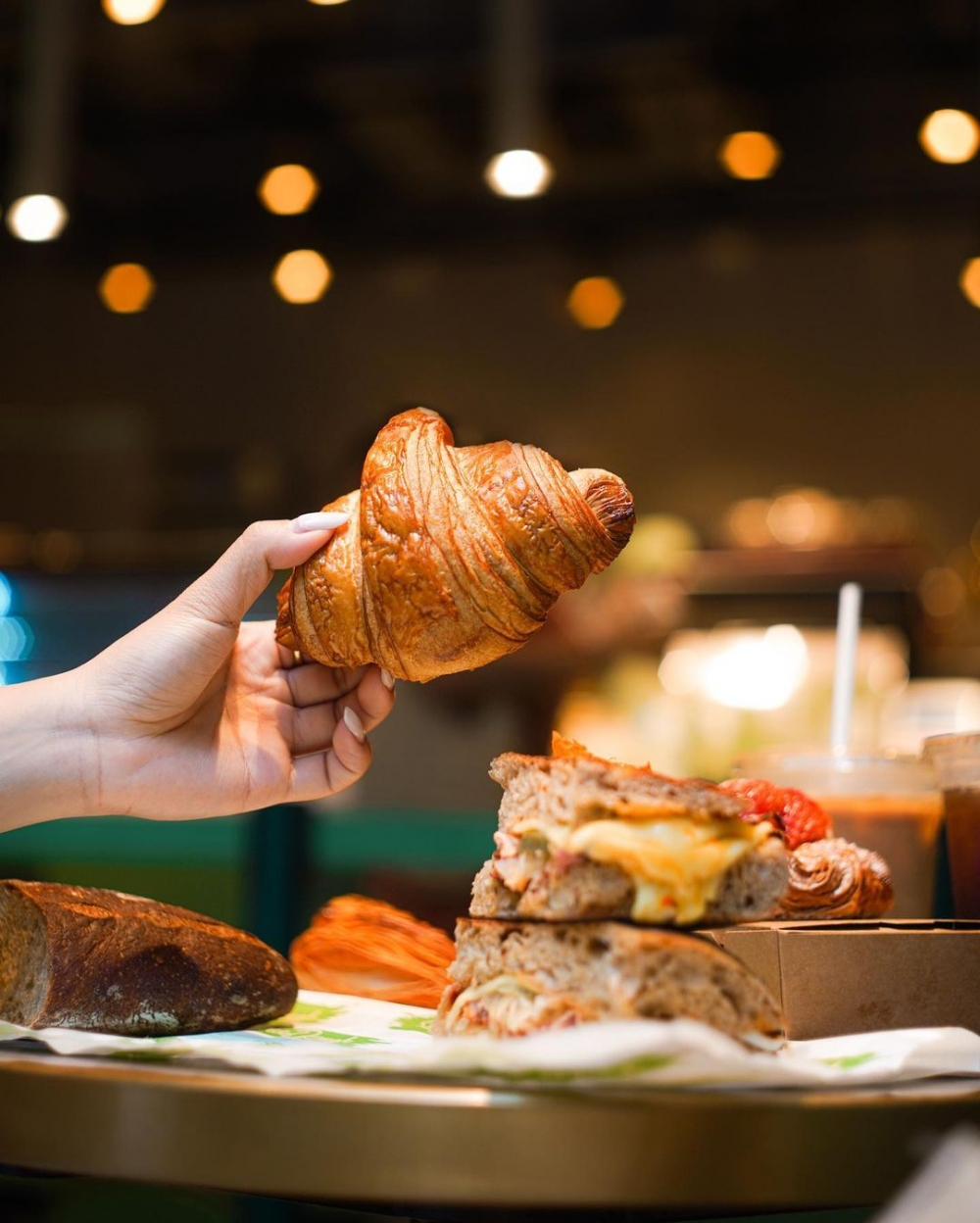 每一款酸種麵包紮實、口感有彈性。