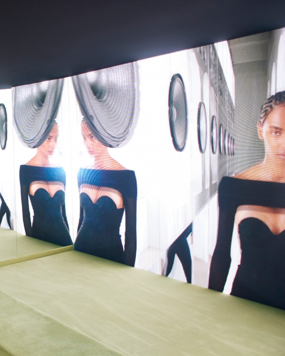 用不同的方式親身體驗、感受全新系列的設計理念。