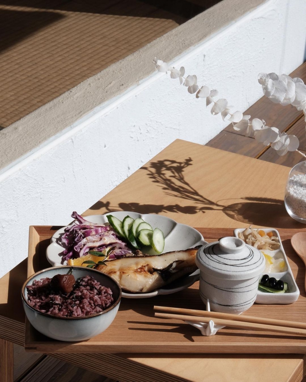 除了甜品之外，店內也有販售美味的日式定食。