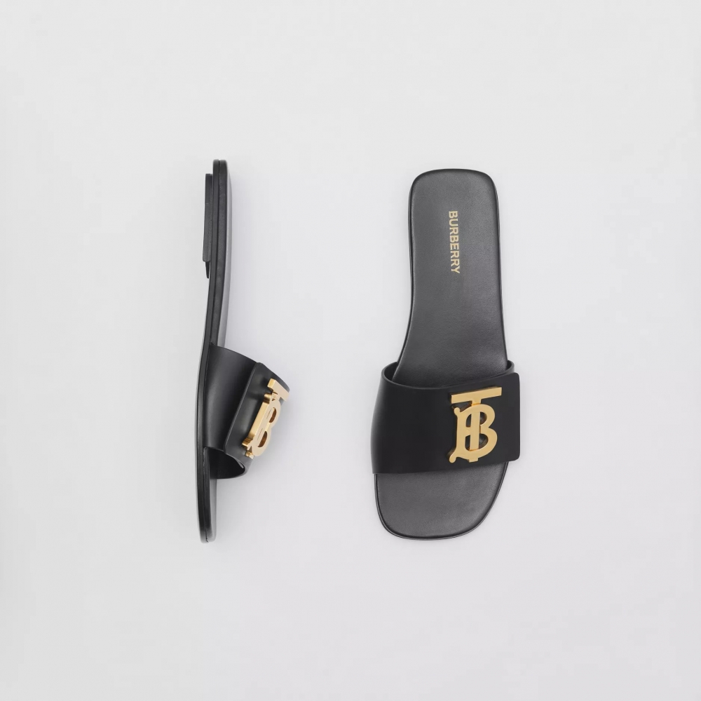 在Burberry中有著金色的TB Logo展現低調奢華。