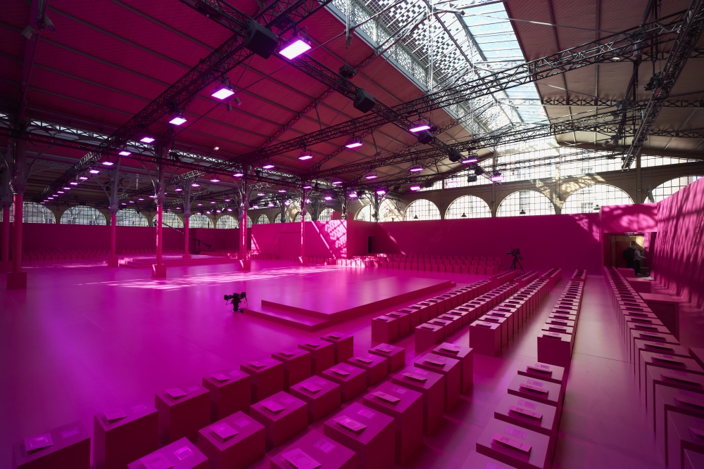 Valentino 2022 秋冬大秀於巴黎Le Carreau du Temple舉行