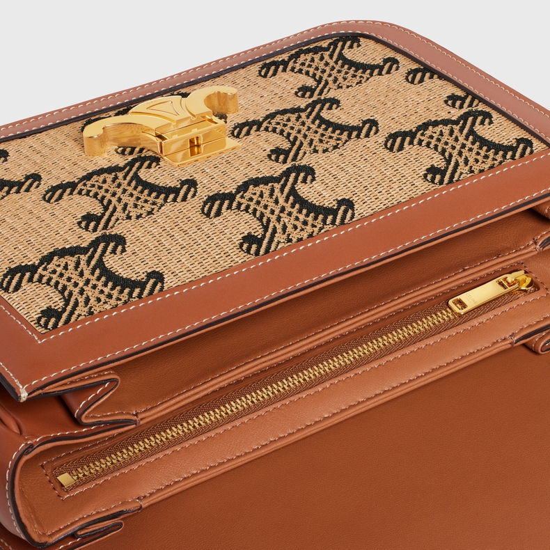 經典的Chain Shoulder Bag、Triomphe Bag、Cabas Bag等換上新衣。