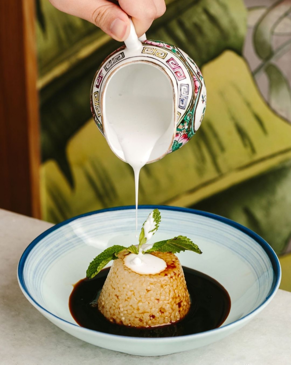 在品嚐完正餐之後,當然也要嚐一嚐店內的甜品。