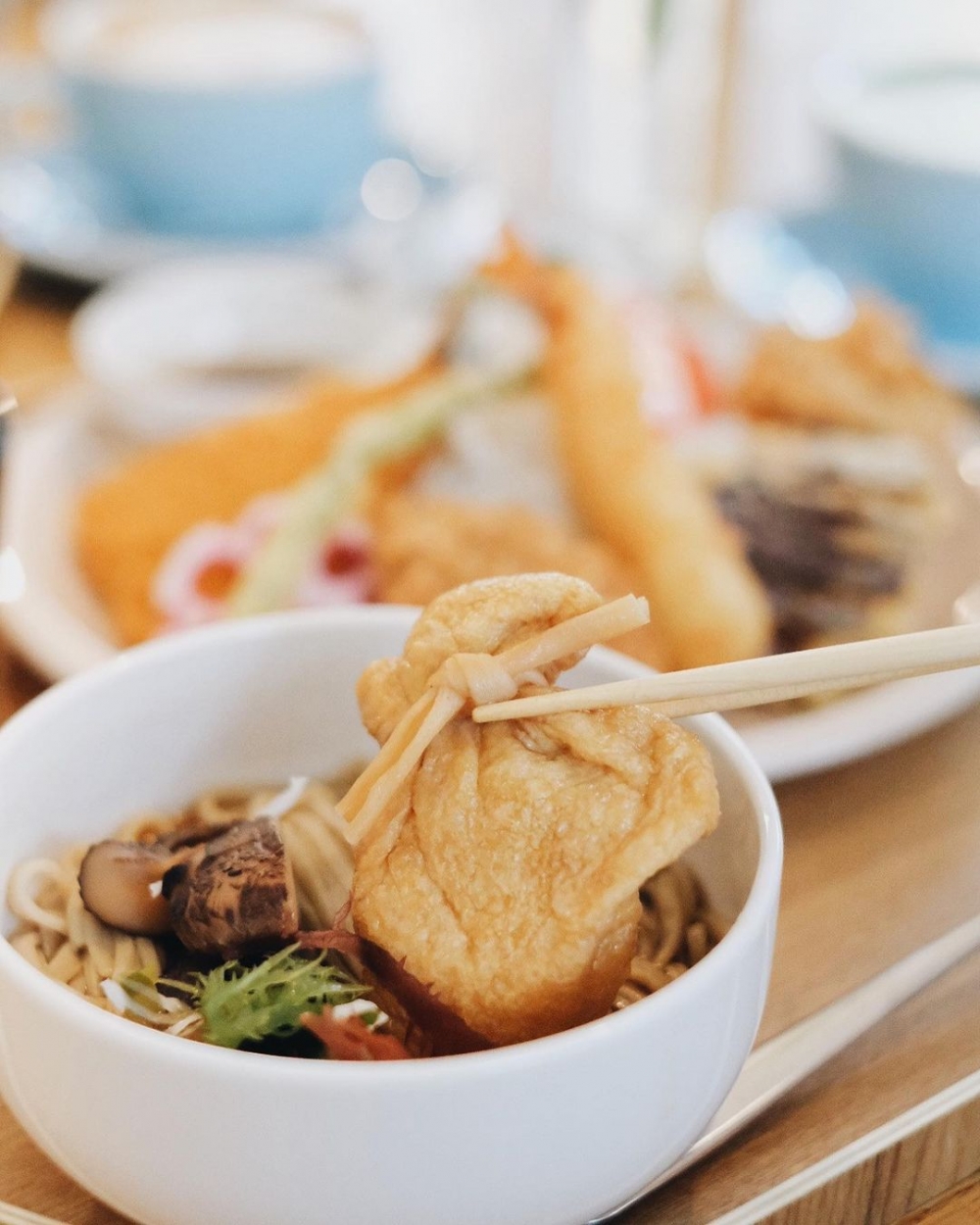 蕎麥麵的順口,也令人一口接一口得吃。