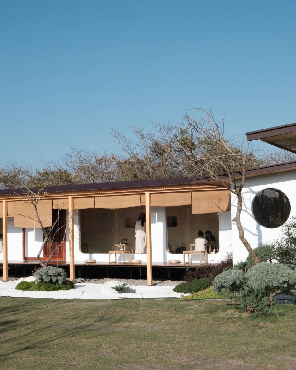 座落在田園旁的透明空氣，有著濃濃的日式風格。