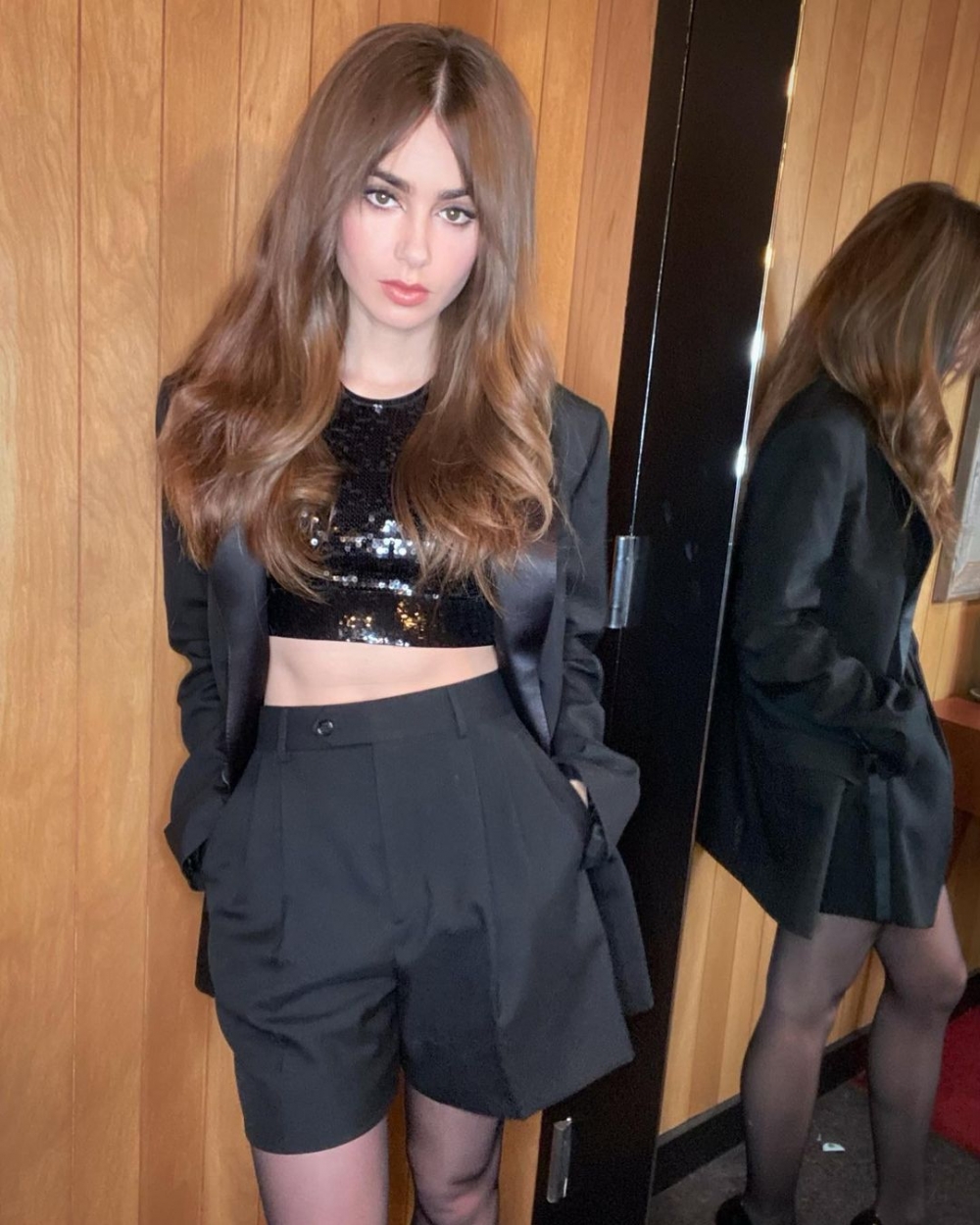 更活潑的搭配西裝外套，也能讓你展現不同的氣質。