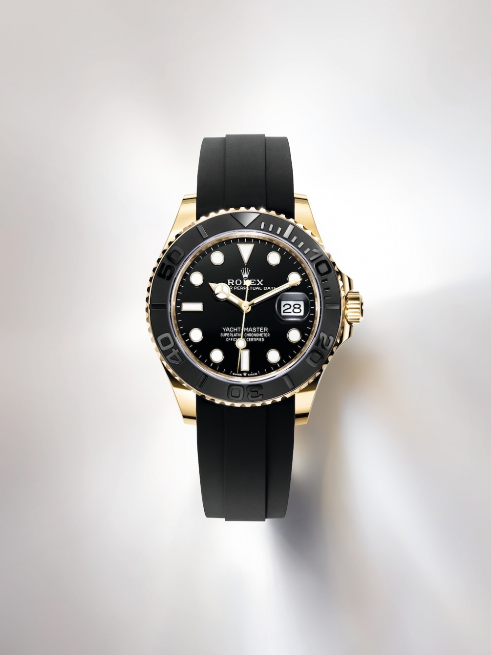 這款Oyster Perpetual Yacht-Master 42有著經典不敗的奢華設計。