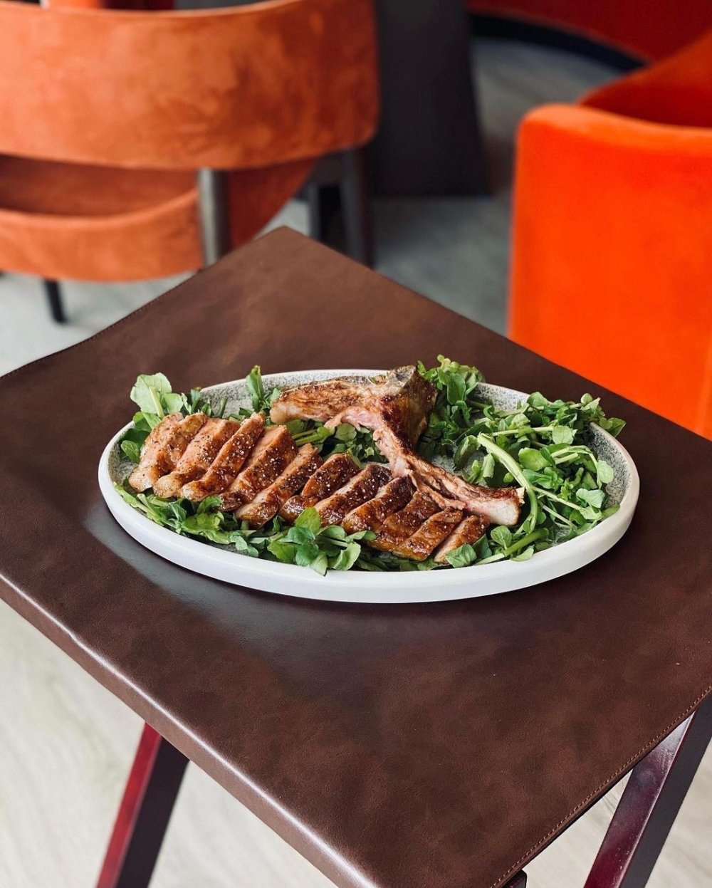 法式餐廳裡，隱藏著亞洲烹飪情懷。