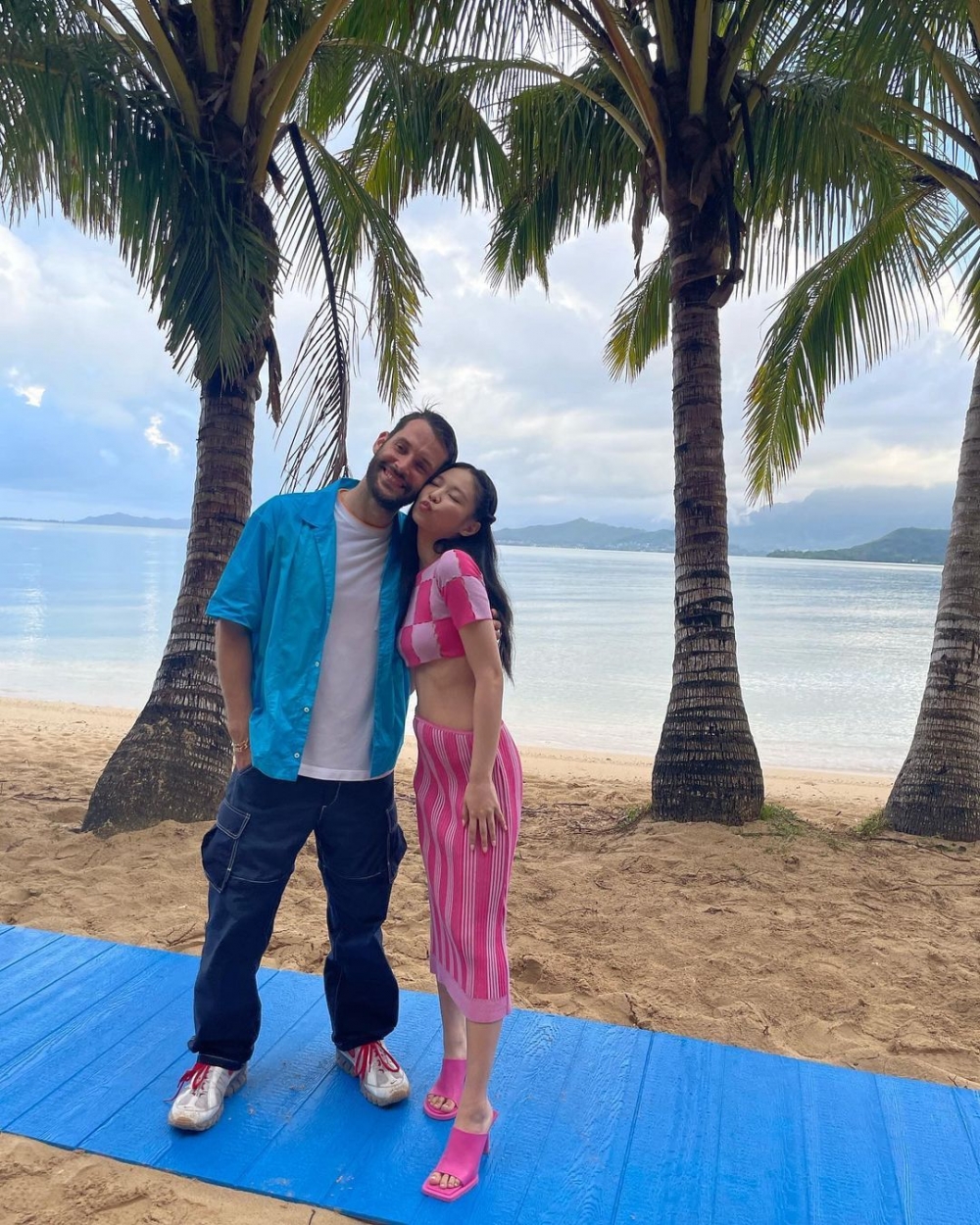 Jennie從巴黎的Chanel到夏威夷看秀。