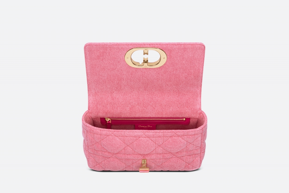 CD扭扣作為翻蓋的設計。