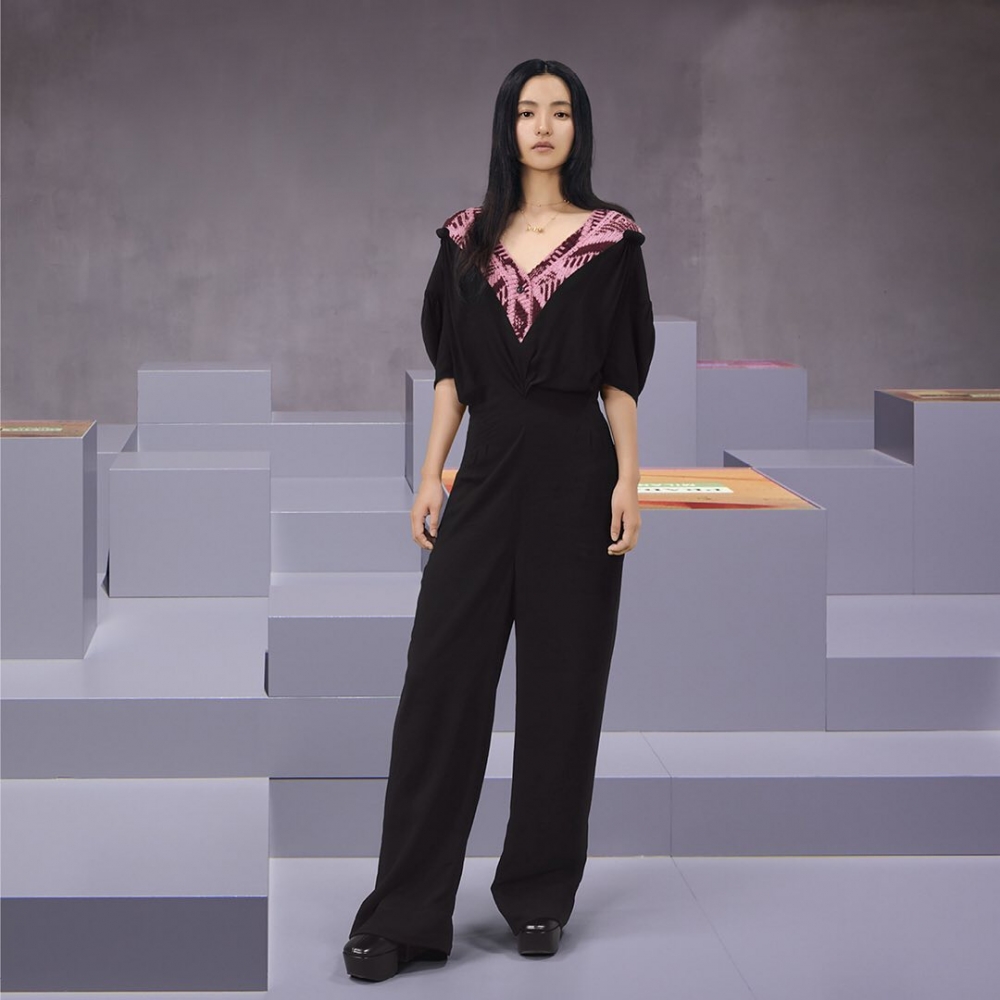 有著清新脫俗的氣質,讓她被Prada相中。