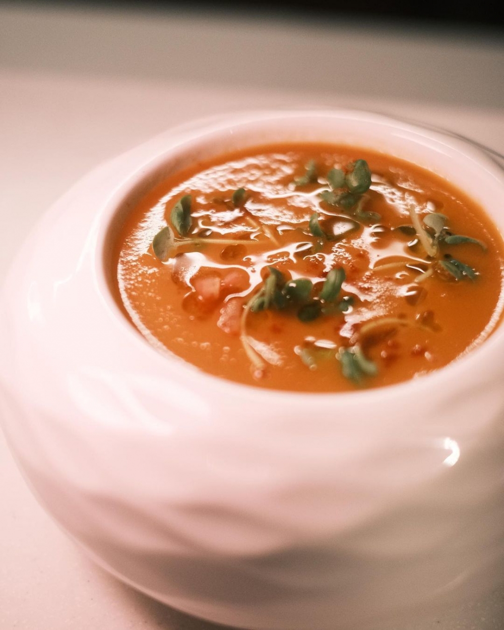 以陳皮、番茄熬煮的湯品。