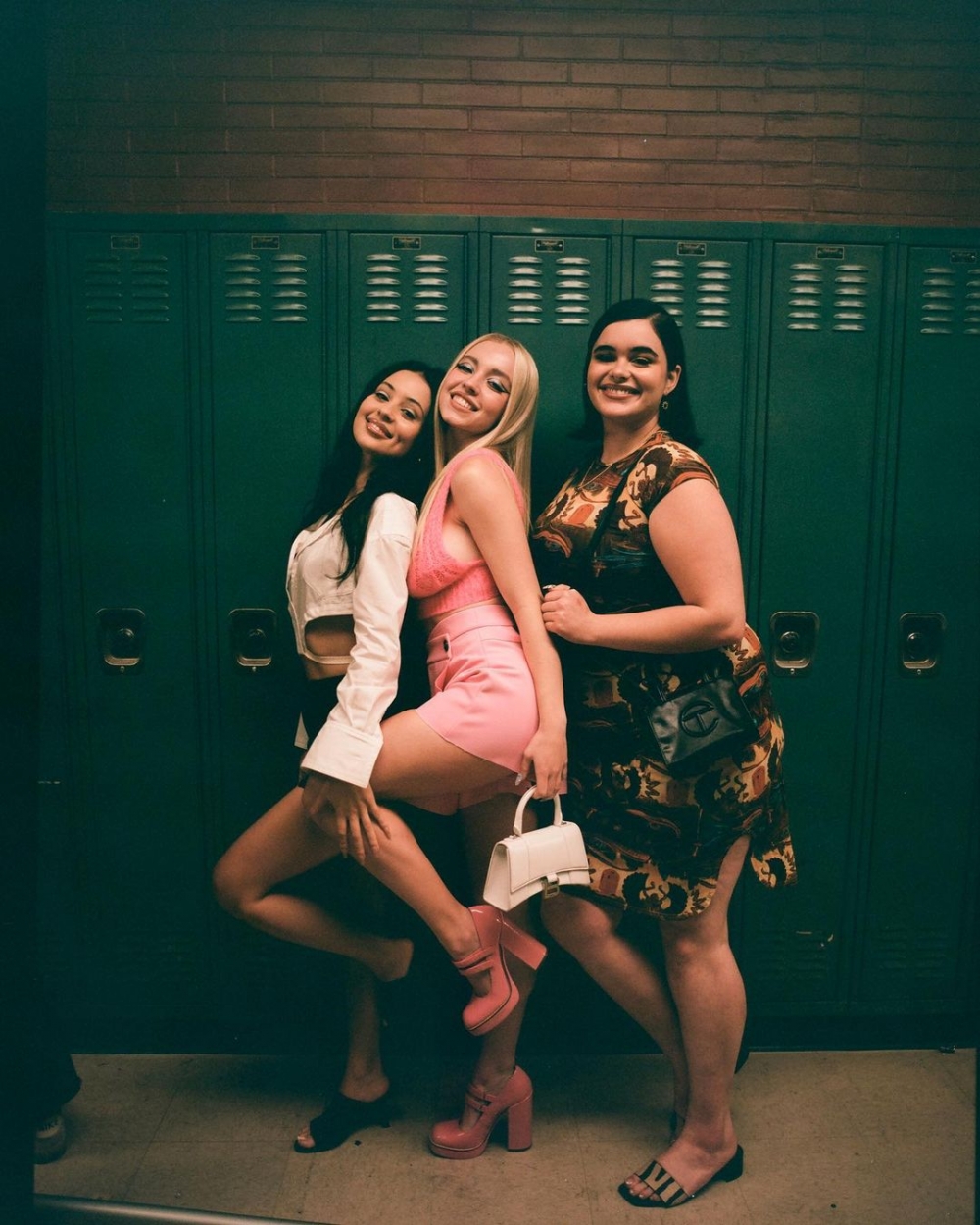 她展現了時下Z世代的穿搭時尚。