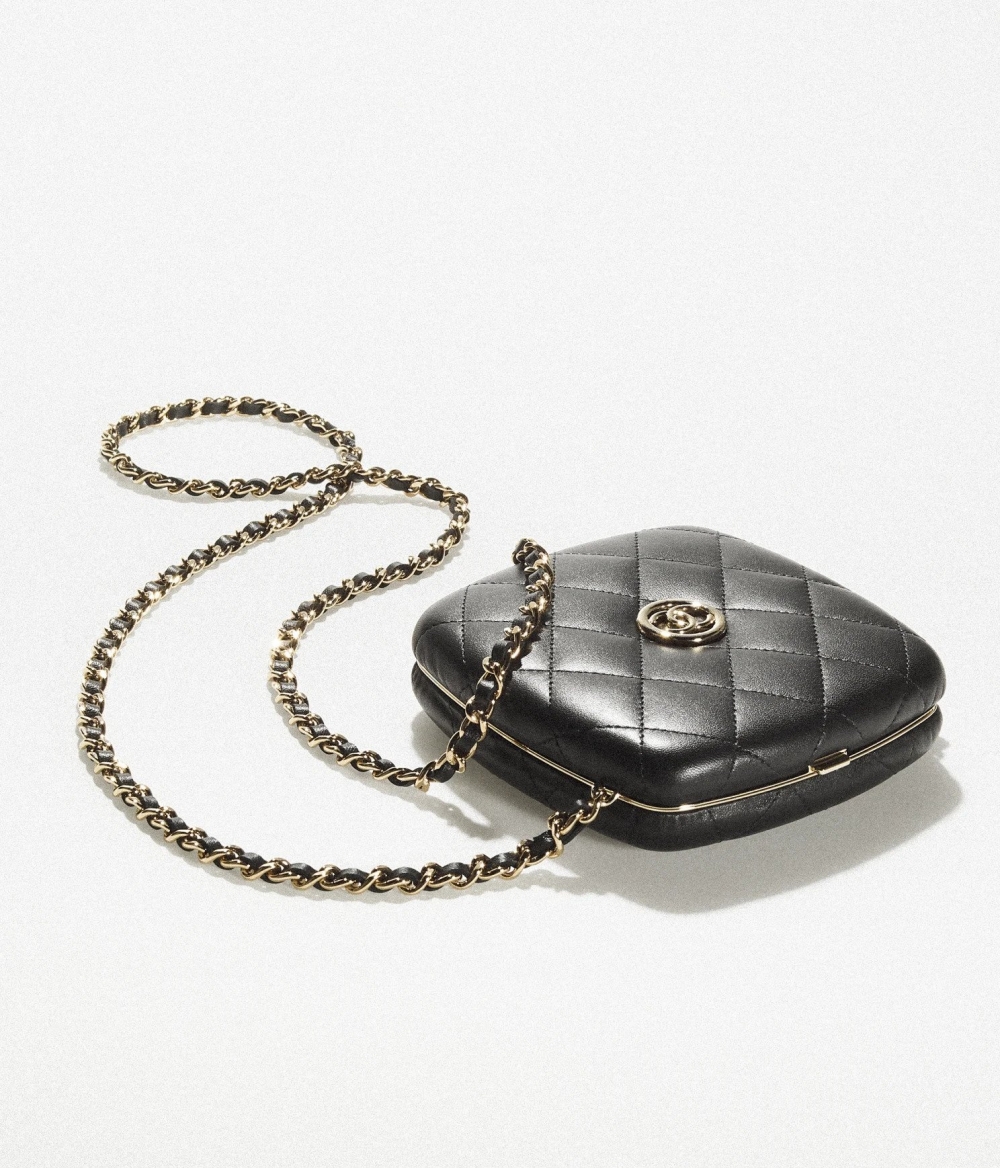 CHANEL Clutch With Chain粉餅盒鏈條包。