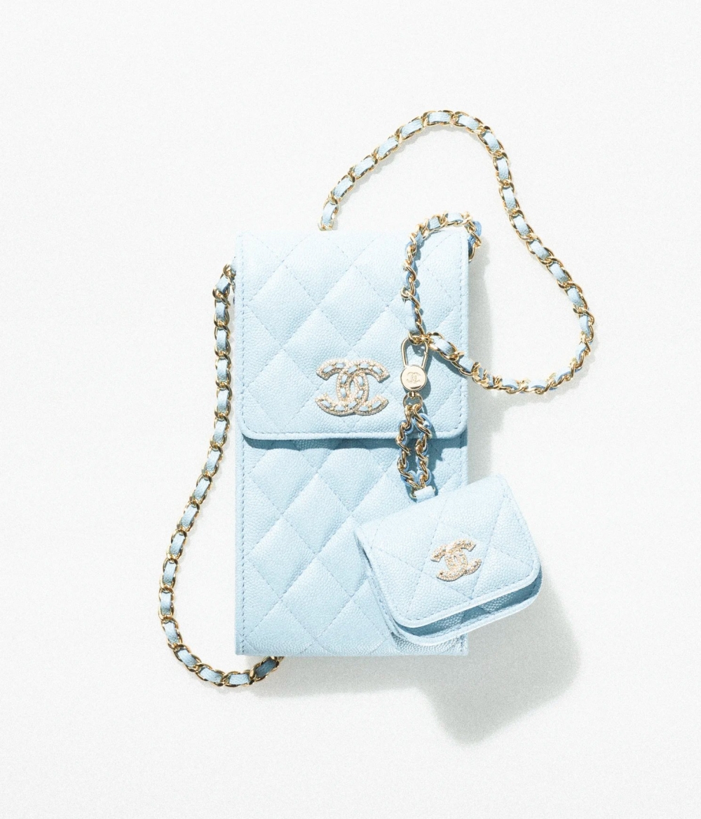 在CHANEL之中,這款手袋也是多合一的設計。