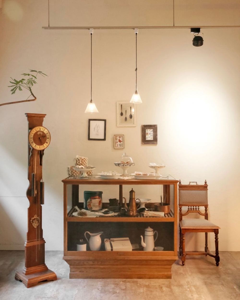 步入店內能看見復古的歐式裝潢。