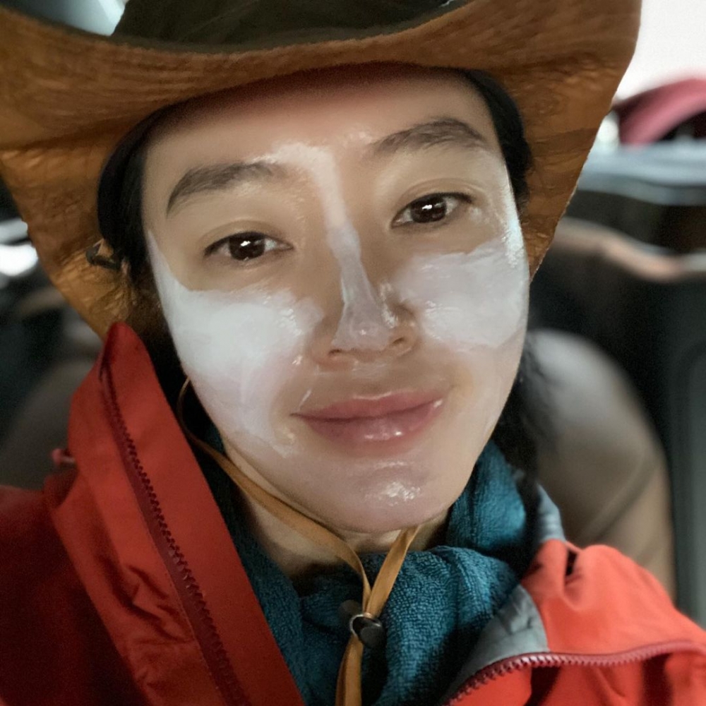 金惠秀很重視紫外線衰老問題，外出一定會用防曬霜。