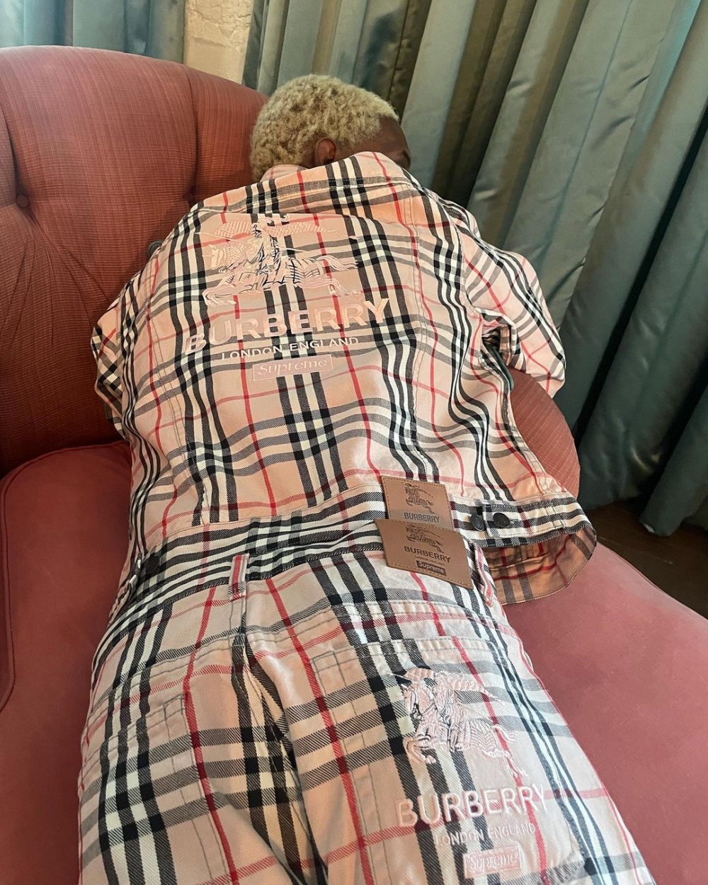 Burberry近日有著滿滿的話題。