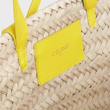 樸質的編織工藝搭配黃色皮革。