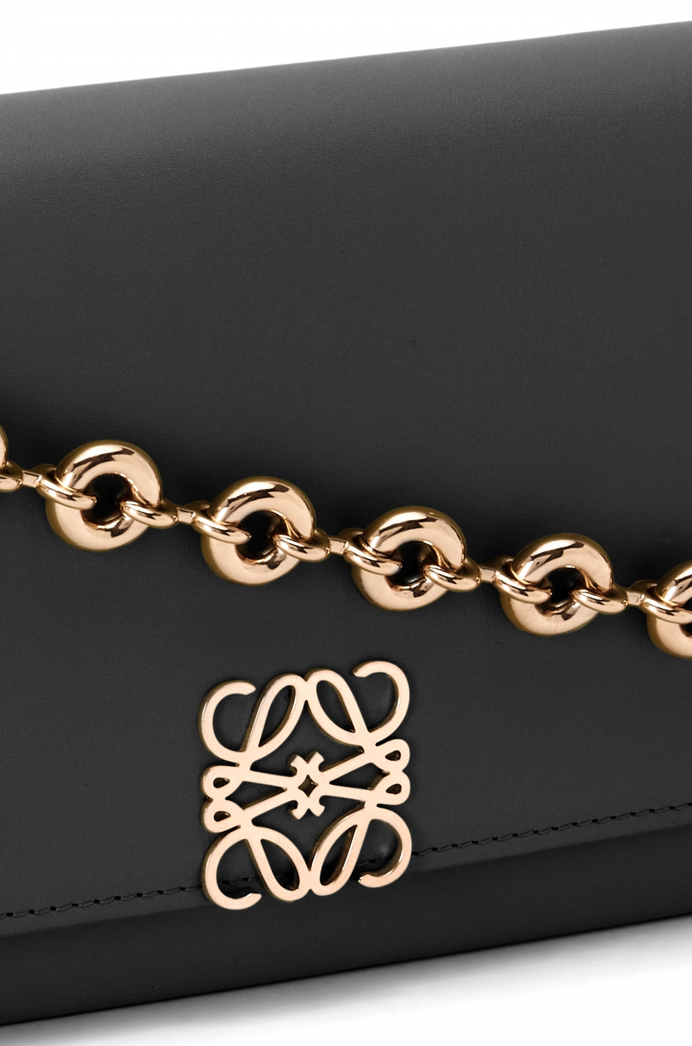 LOEWE Goya Long Clutch純小牛皮製成。