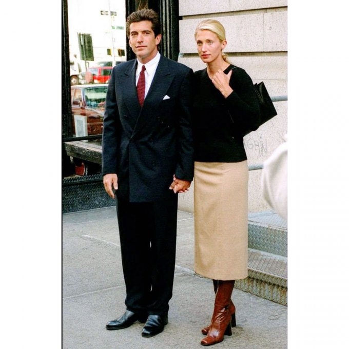 集優雅於一身的Carolyn Bessette-Kennedy也是「Re-Edition 1995」的人頭號粉絲。