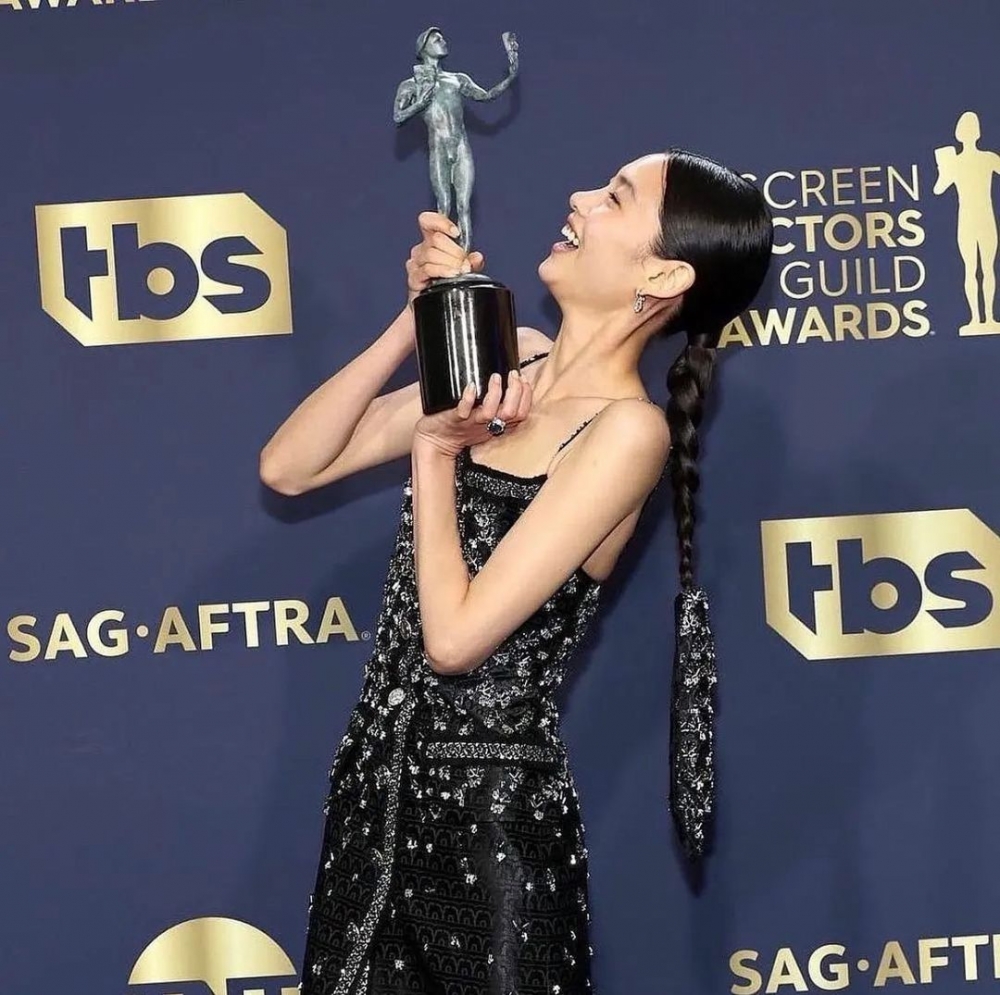 這次她在頒獎典禮的裝扮,除了服裝之外髮型更是亮點。