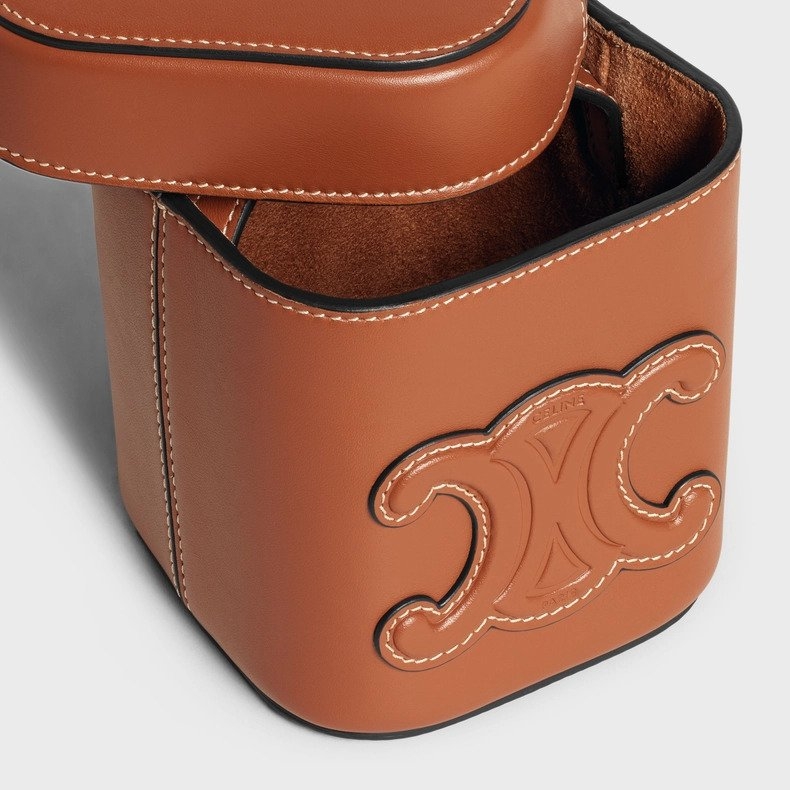 時而散發出簡約復古氣息。