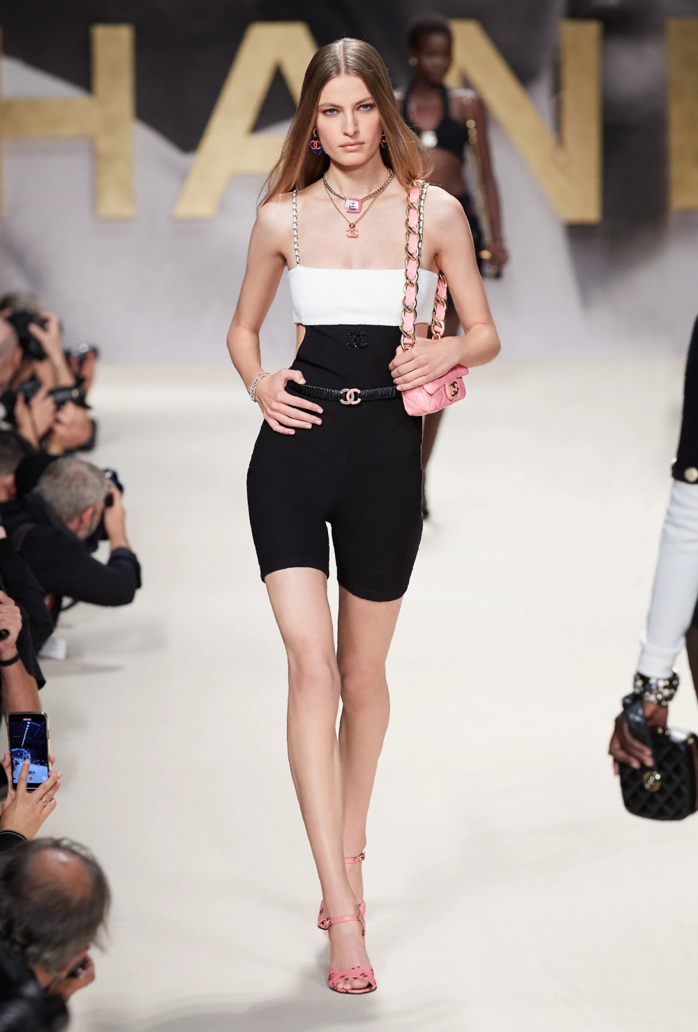 春天的到來，也能為自己換上粉嫩的浪漫。