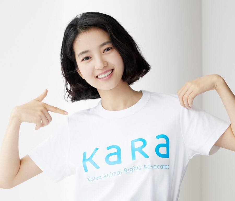 她曾為韓國動物權利促進協會拍攝照片。