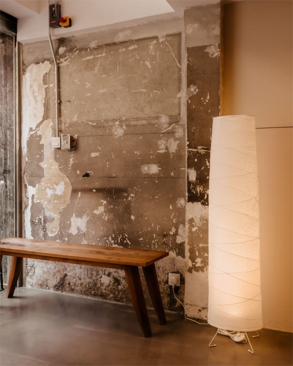 周圍牆壁還能見得剝落的記號。