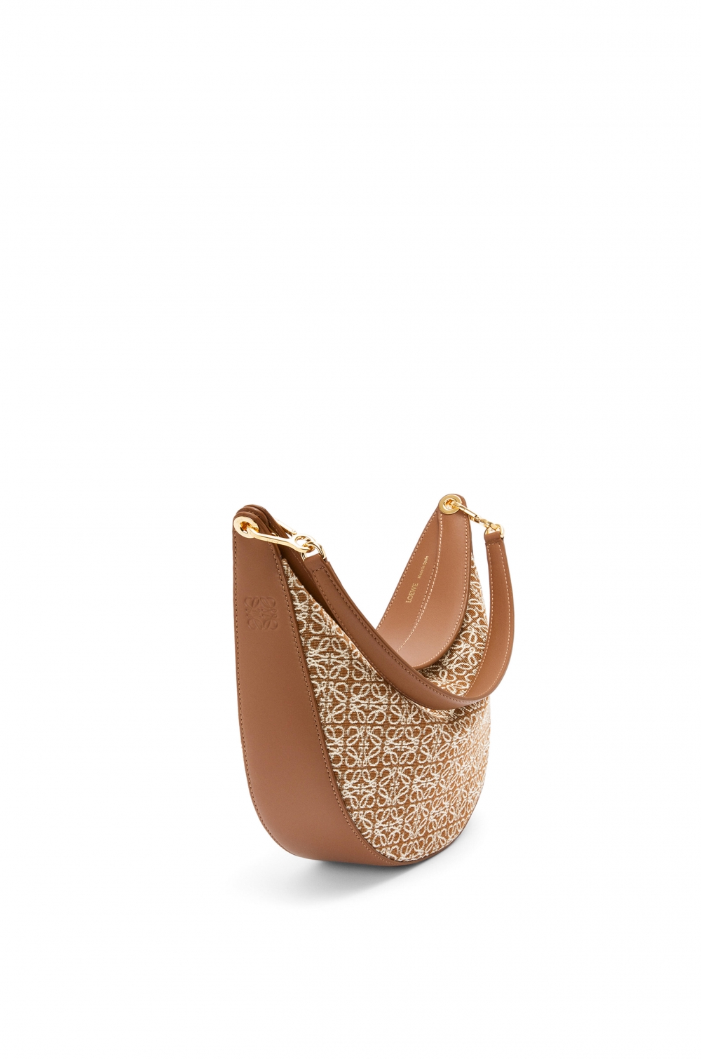 精心打造的半月形輪廓。