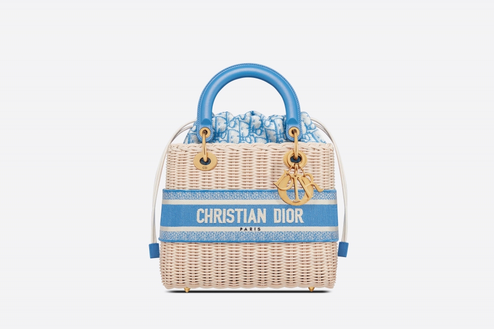 Meduim Lady Dior Bag手工編織柳條製成。