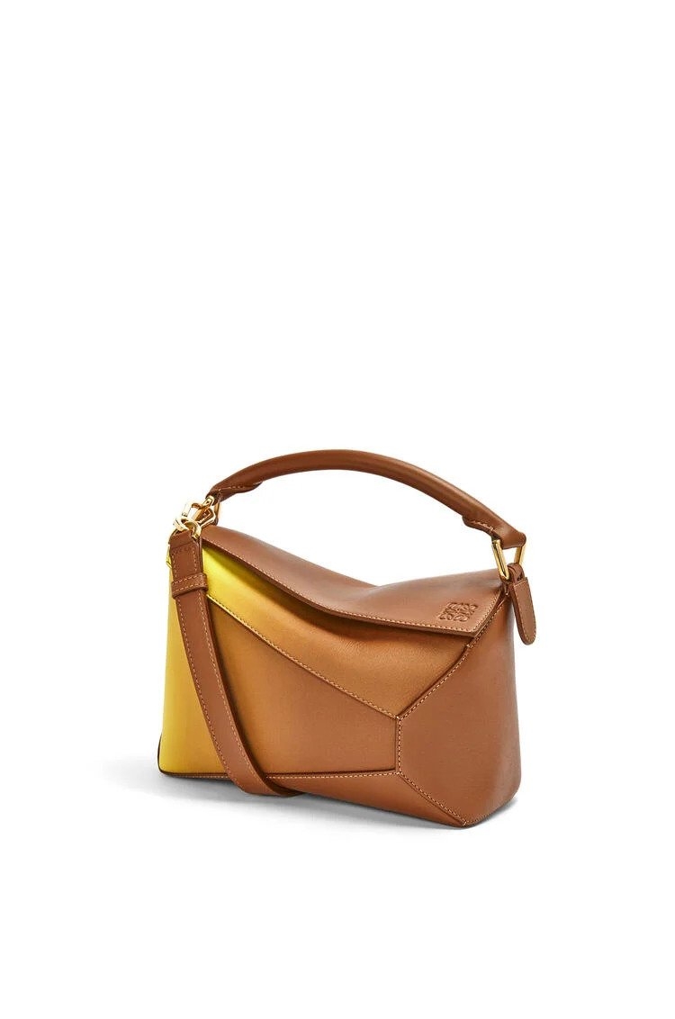 LOEWE Small Puzzle Edge Bag漸變色彩。
