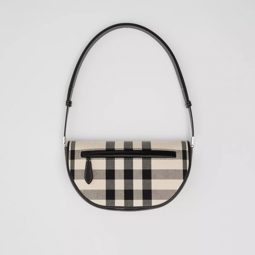 Burberry Olympia Bag於2020年秋冬時裝秀首次亮相。