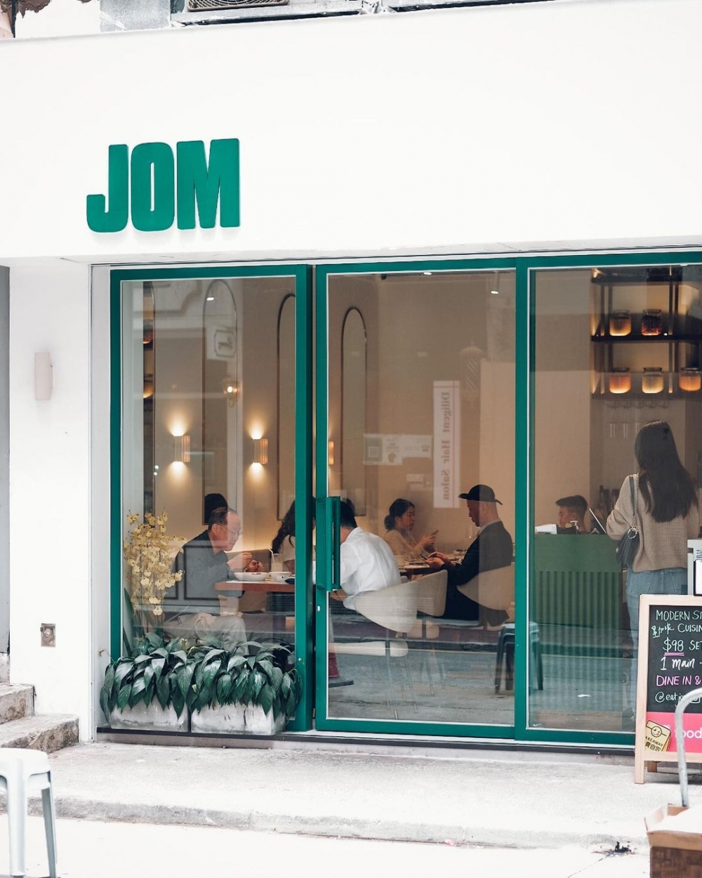 灣仔的JOM新加坡餐廳，請你走進去。