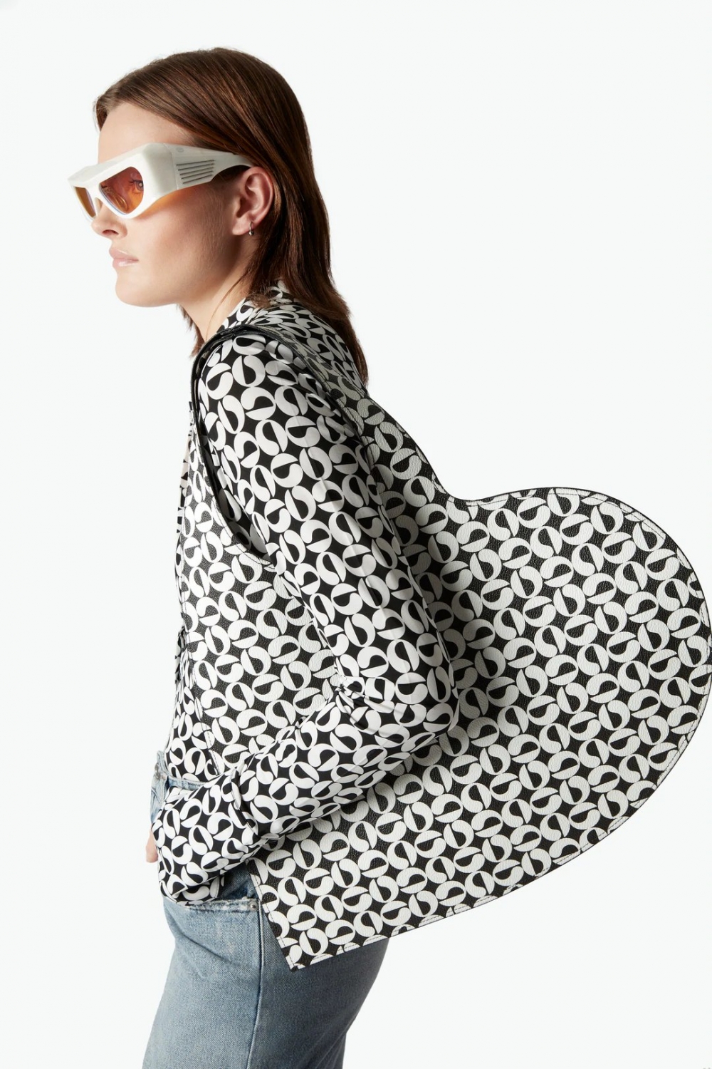 將巨型愛心化身為手袋,Heart Tote Bag也是充滿趣味。