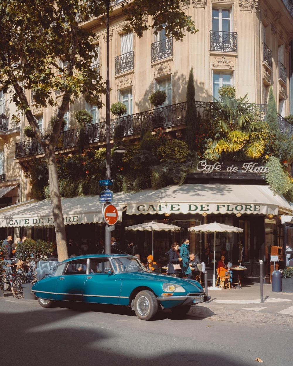 Café de Flore洋溢著濃厚的文藝氣息。