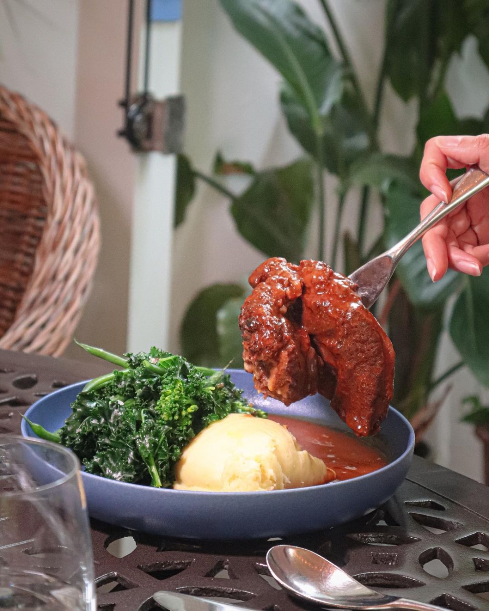 Slow-Cooked Wagyu Beef Cheeks紅酒燉牛肉