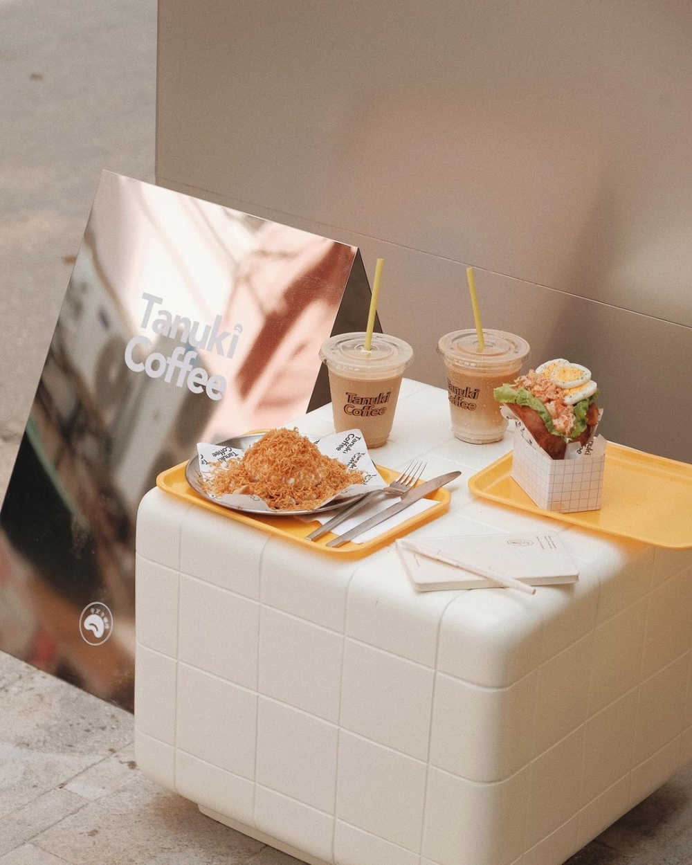 Error成員郭嘉駿於紅磡隱蔽後巷開設一間咖啡廳Tanuki Coffee。