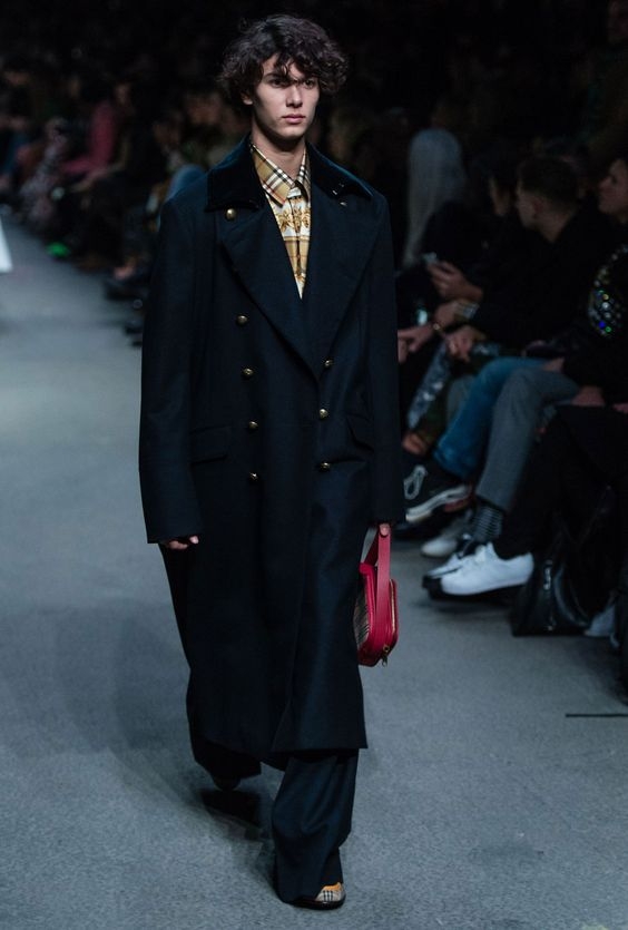 Prince Nikolai of Denmark亮相於Burberry時裝秀。