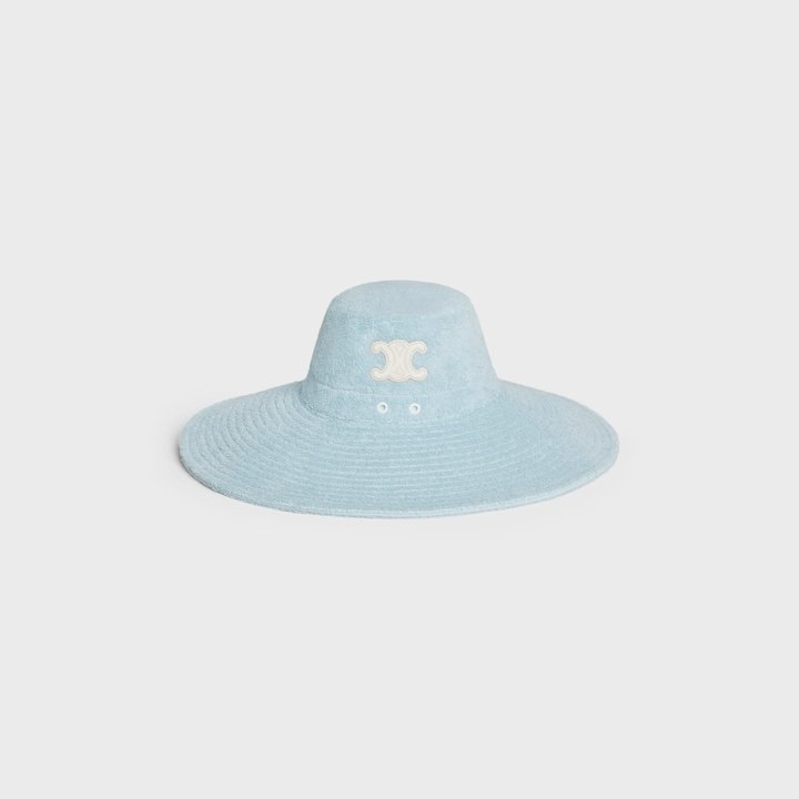 有著大帽緣的CELINE Walking Hat in Terry Cotton Blue Grunge,可愛又搶眼。