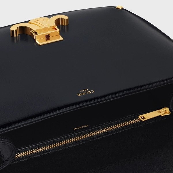 流暢線條的扁扁輪廓作為主軸亮點。